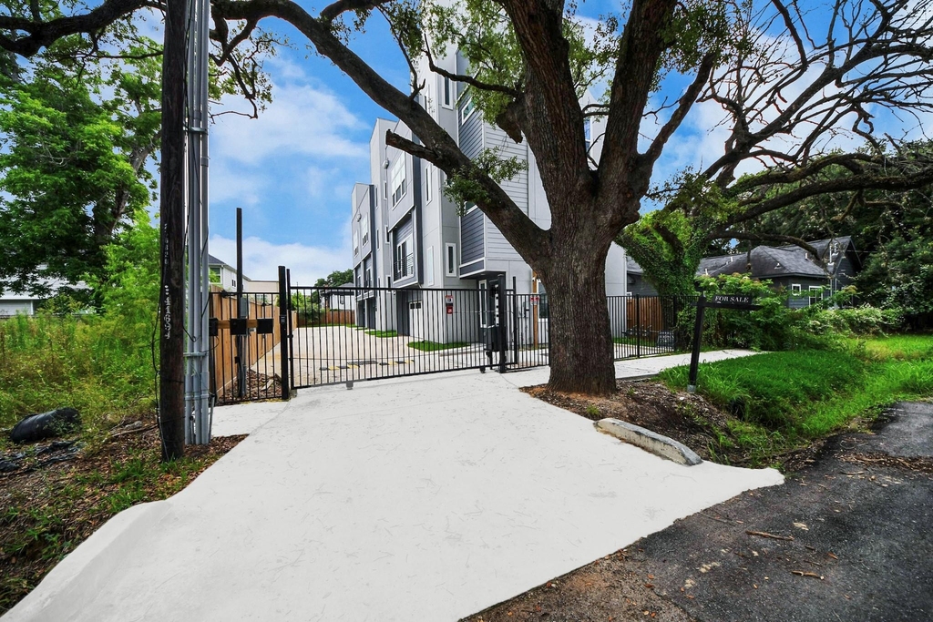 2709 Dennis Street - Photo 4