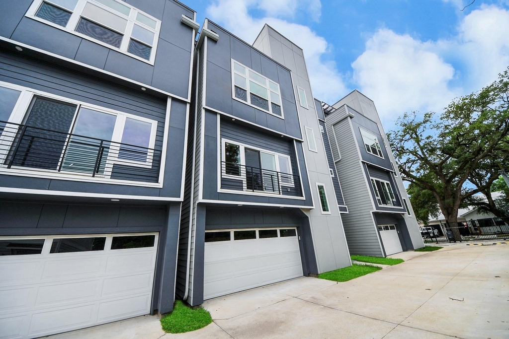 2709 Dennis Street - Photo 3