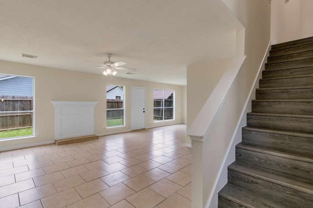 7622 Jonathon Court - Photo 4