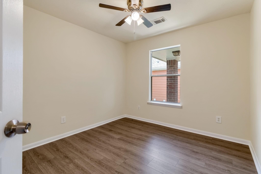 7622 Jonathon Court - Photo 9