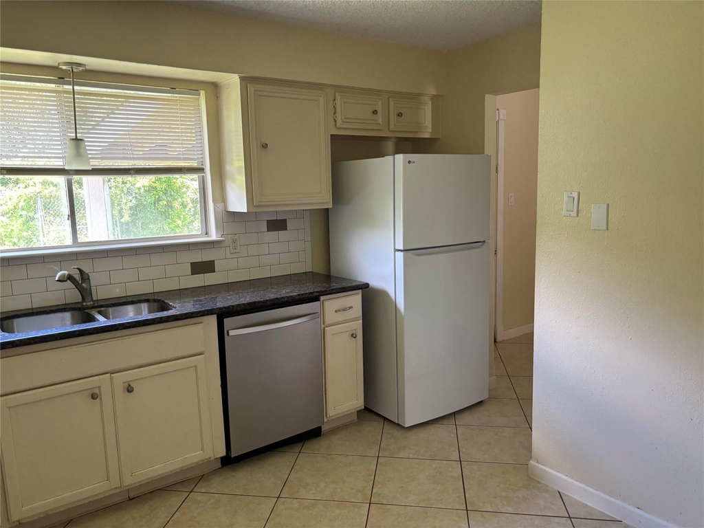 11427 Mulholland Drive - Photo 16