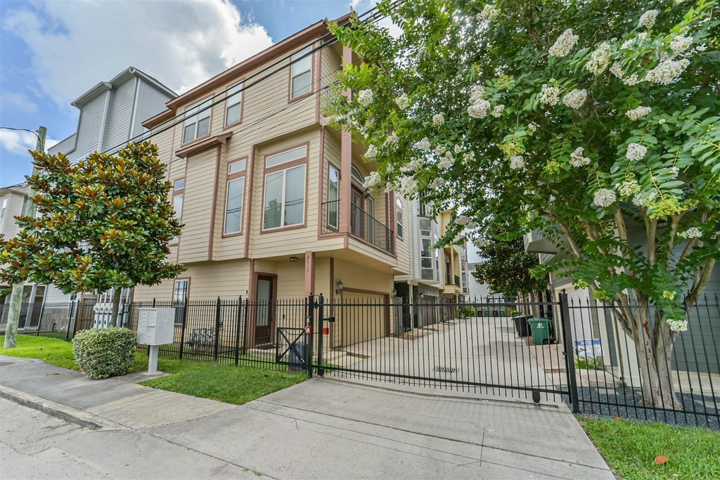 2016 Sabine Street - Photo 0