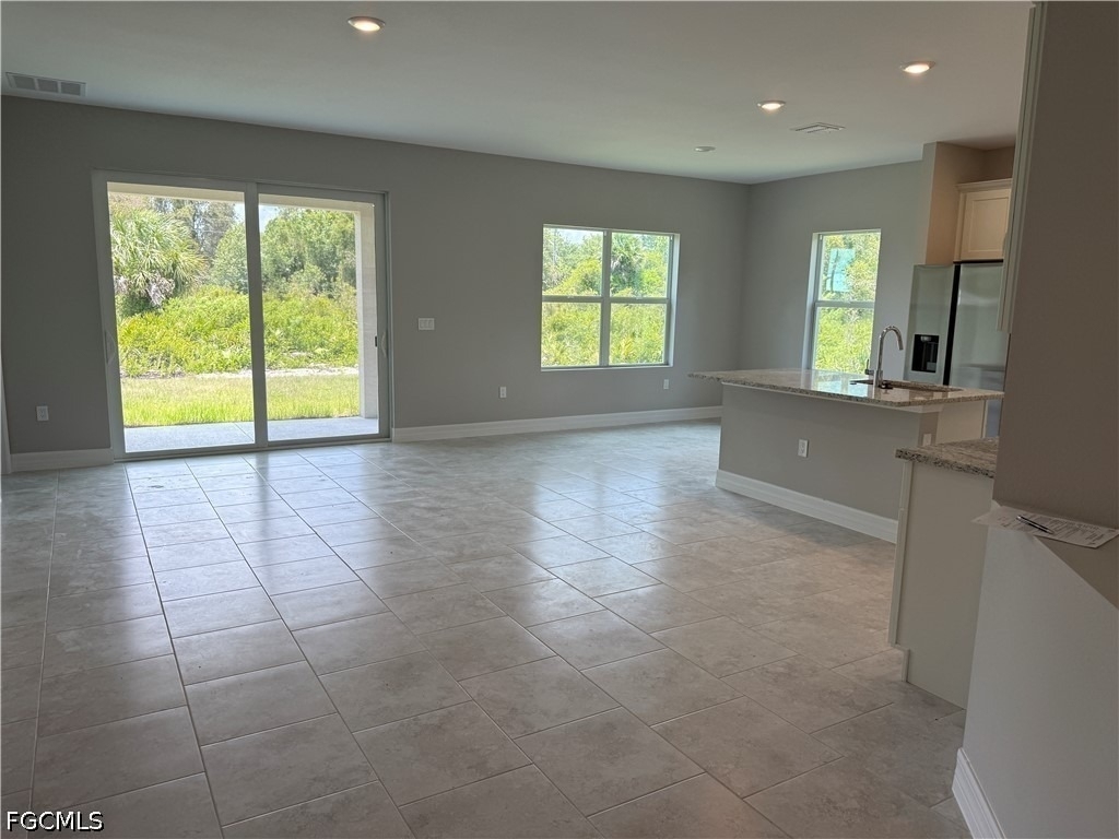 3607 62nd Street W - Photo 3