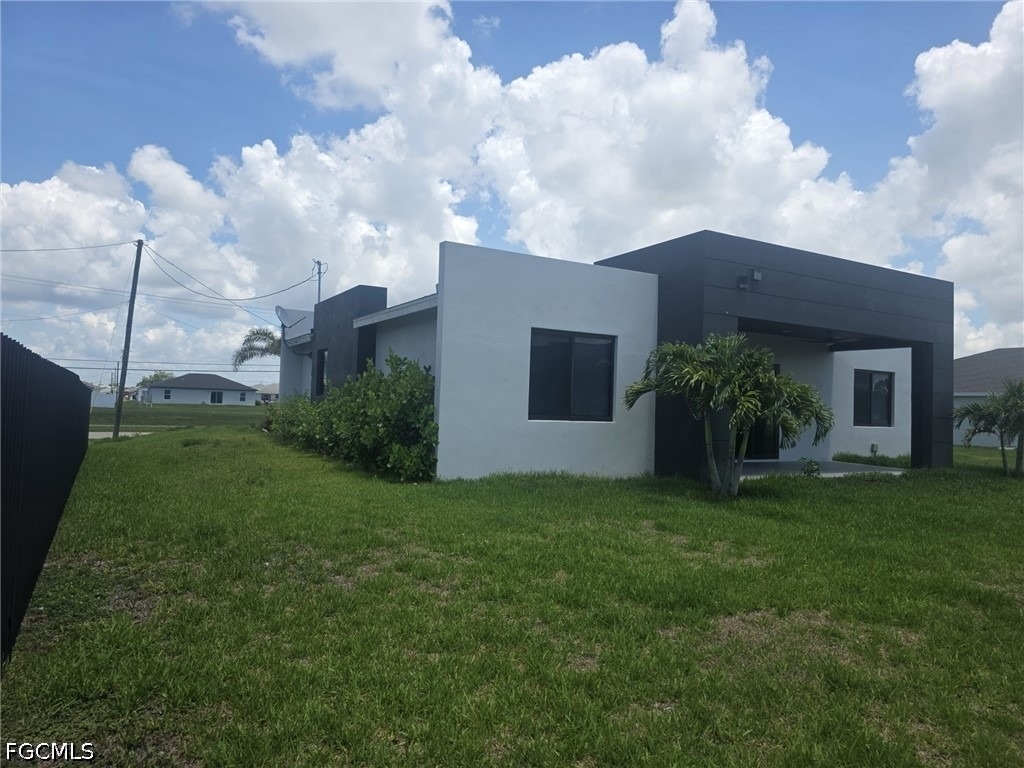 1220 Chiquita Boulevard N - Photo 2