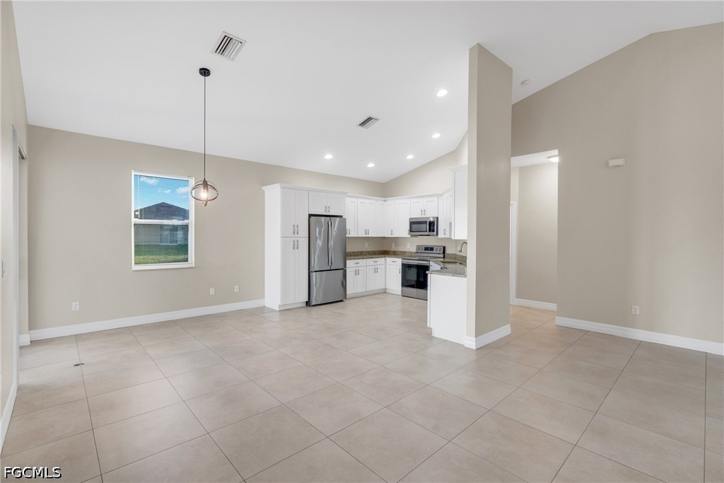 1133 Sw Trafalgar Parkway - Photo 5