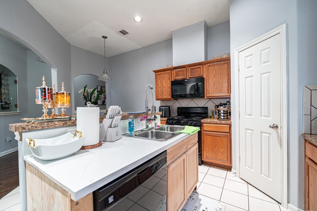 10306 Gerlach Street - Photo 10
