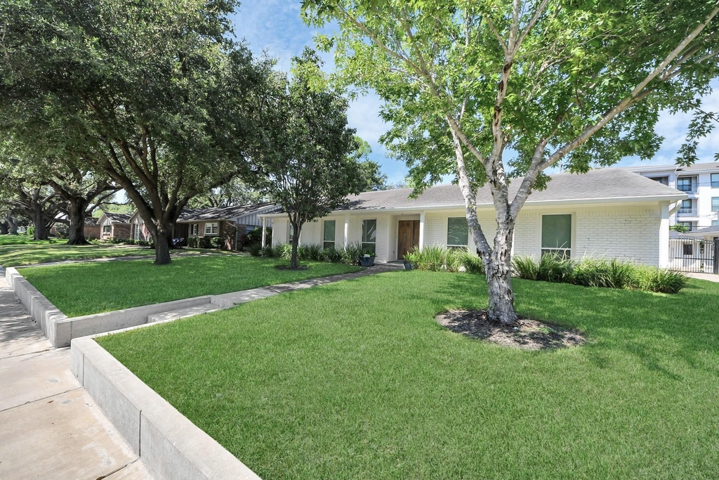 7610 Highmeadow Drive - Photo 5