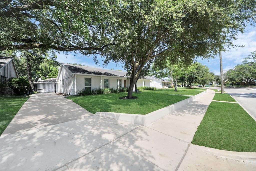 7610 Highmeadow Drive - Photo 2
