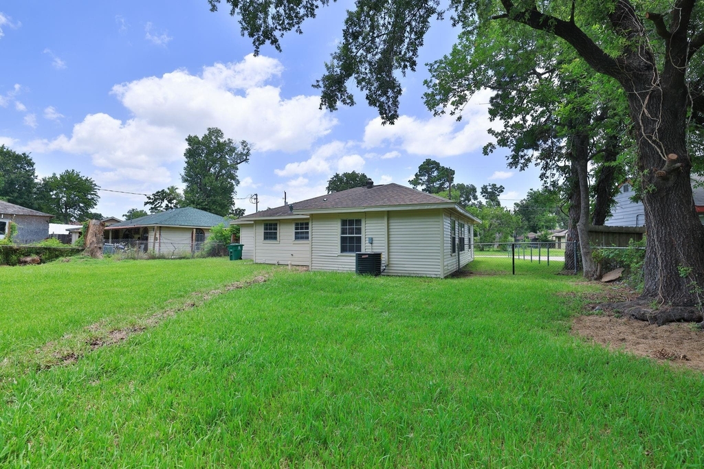 9026 Lake Forest Boulevard - Photo 32