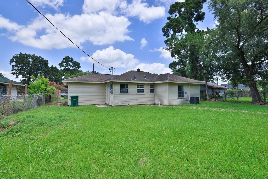 9026 Lake Forest Boulevard - Photo 30