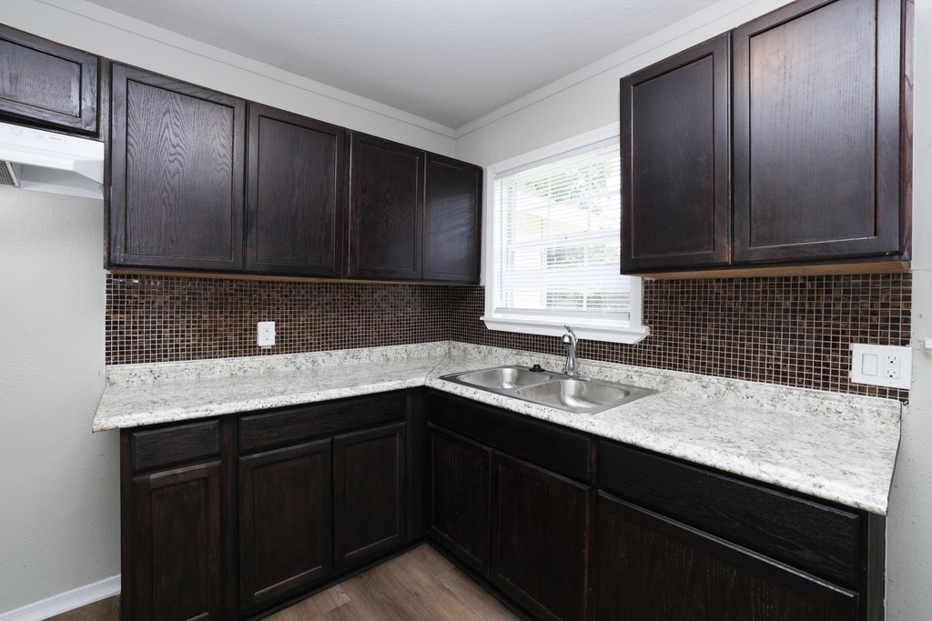 9026 Lake Forest Boulevard - Photo 16