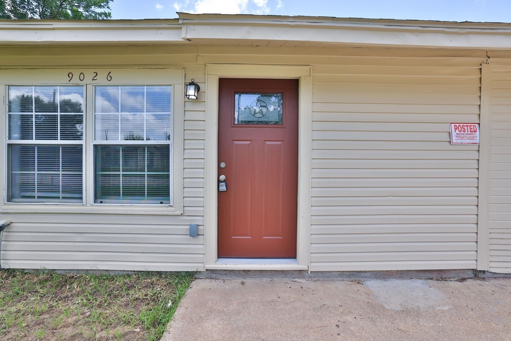 9026 Lake Forest Boulevard - Photo 5