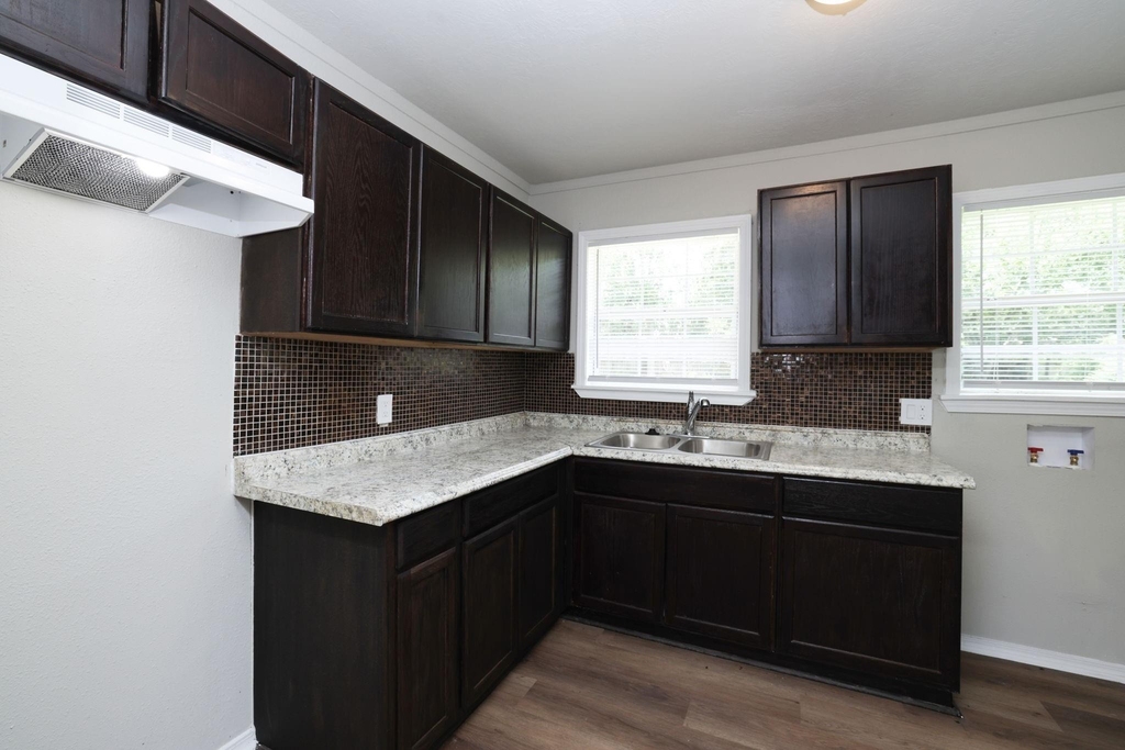 9026 Lake Forest Boulevard - Photo 14