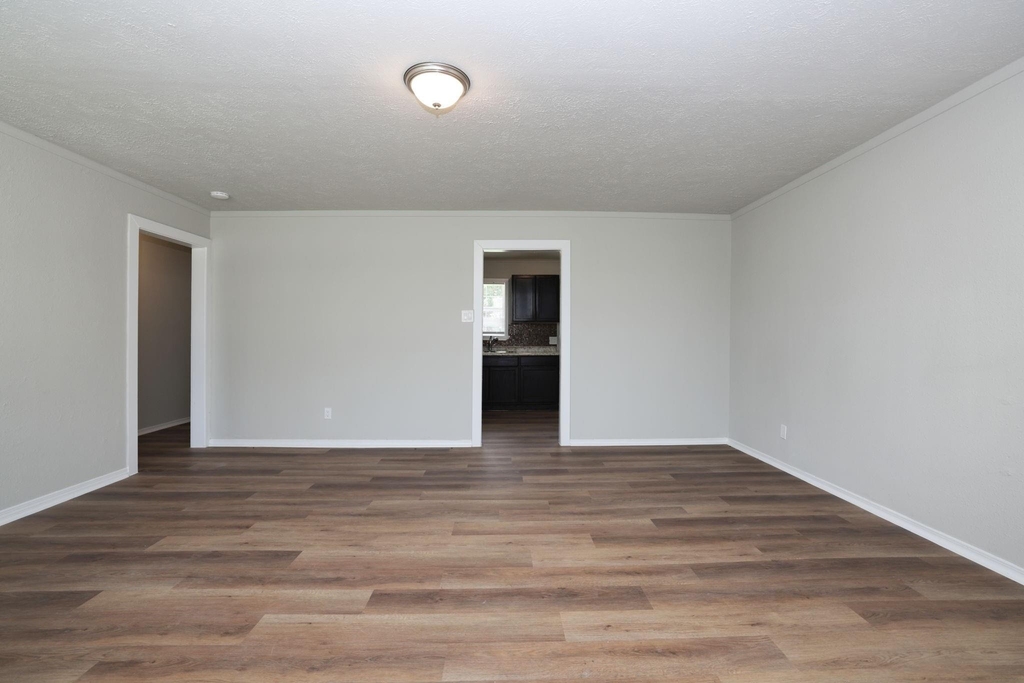 9026 Lake Forest Boulevard - Photo 6