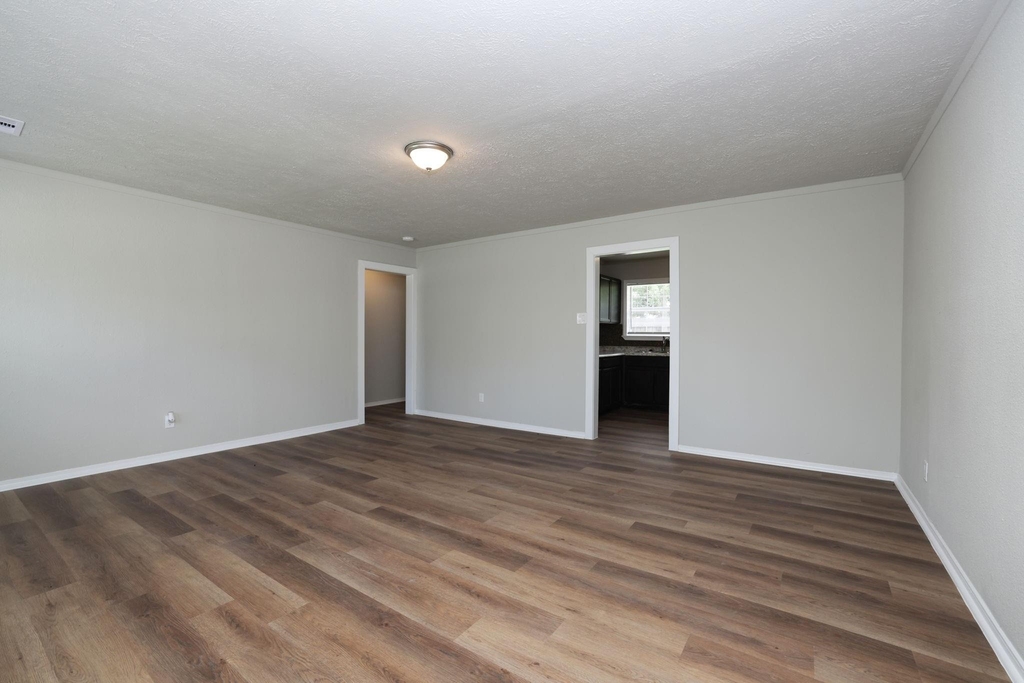 9026 Lake Forest Boulevard - Photo 9
