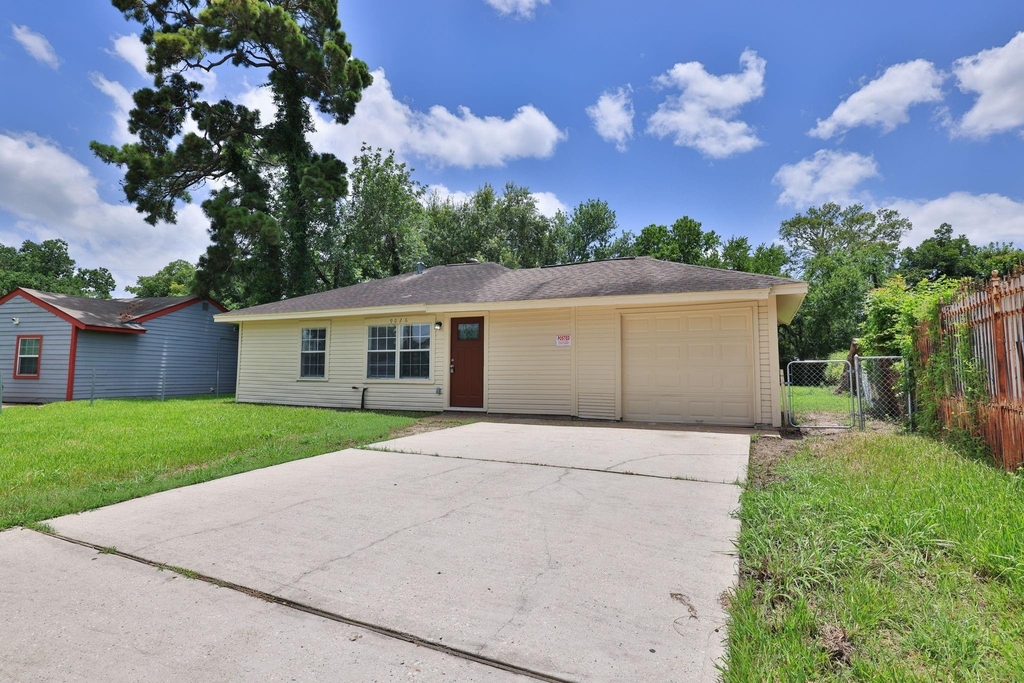 9026 Lake Forest Boulevard - Photo 2