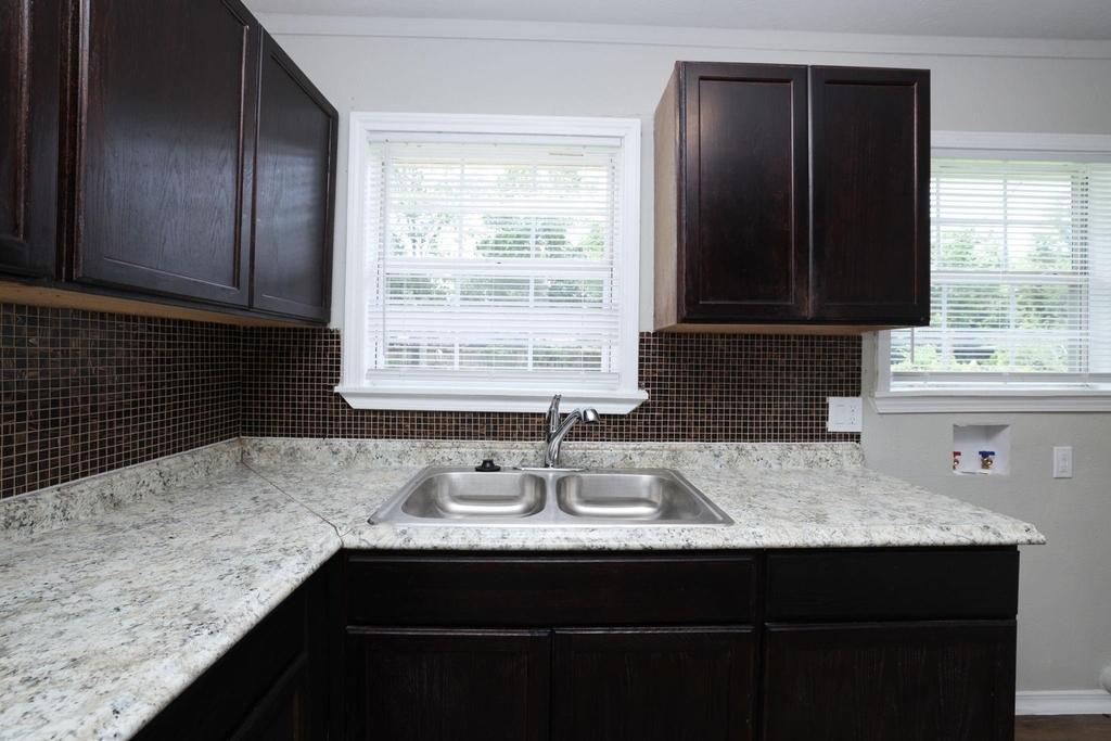 9026 Lake Forest Boulevard - Photo 17