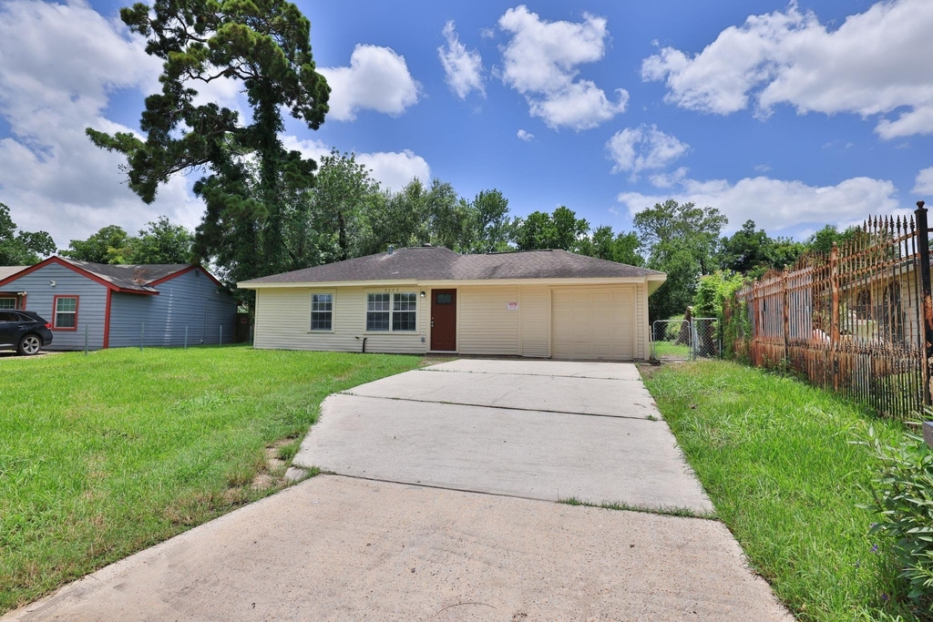 9026 Lake Forest Boulevard - Photo 3