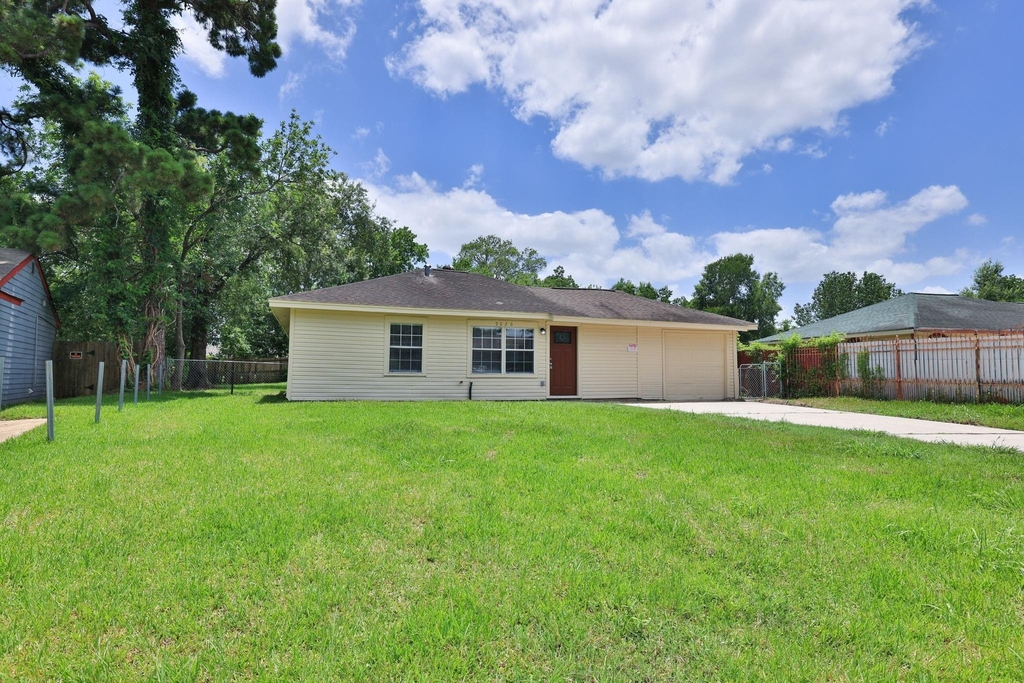 9026 Lake Forest Boulevard - Photo 4