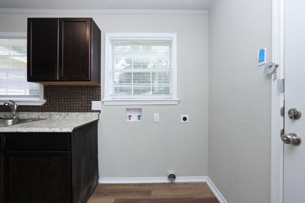 9026 Lake Forest Boulevard - Photo 20