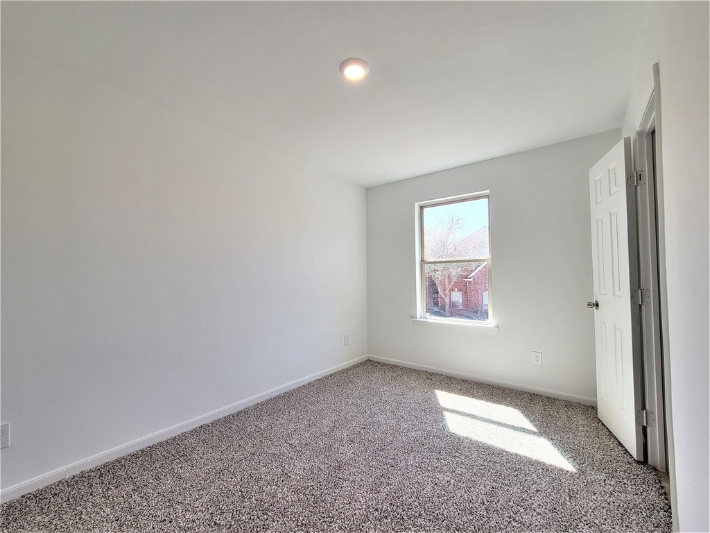 151 Island Boulevard - Photo 8