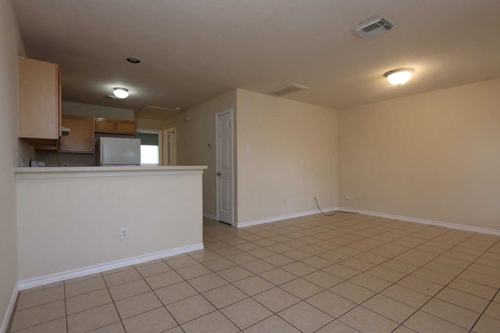 402 Trichelle Street - Photo 3