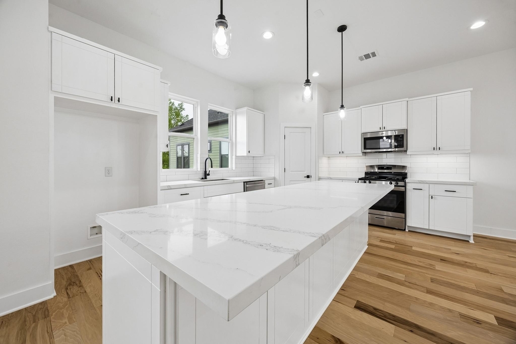 424 Sikes Street - Photo 2