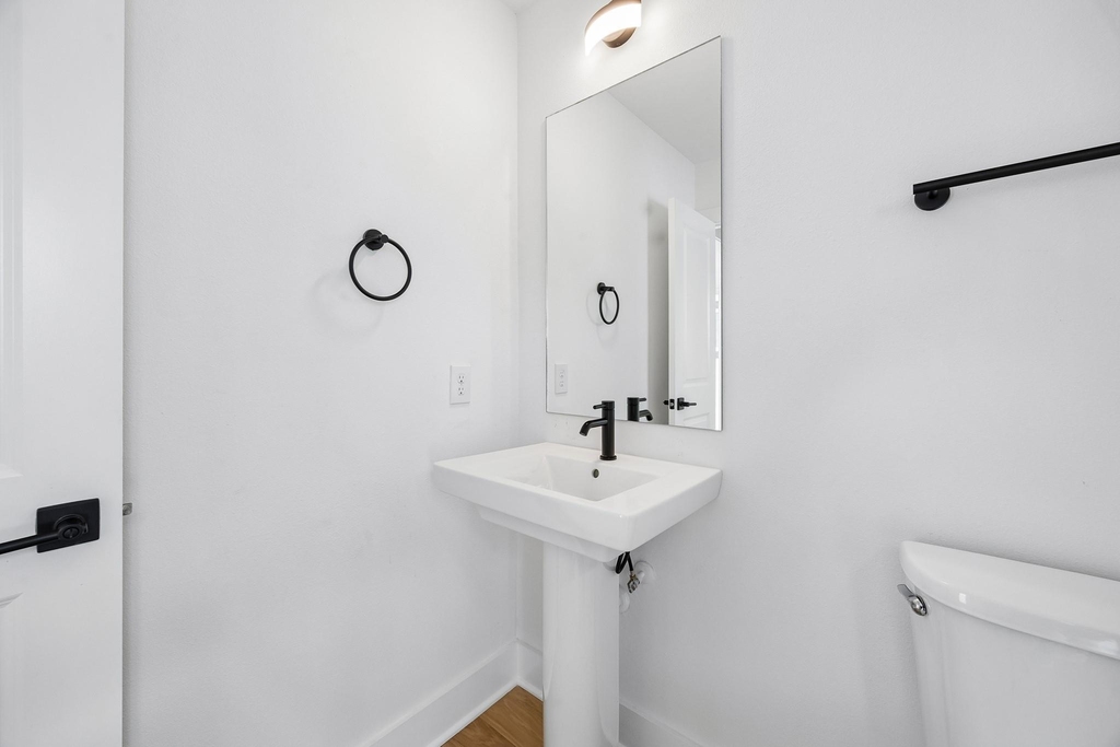424 Sikes Street - Photo 3