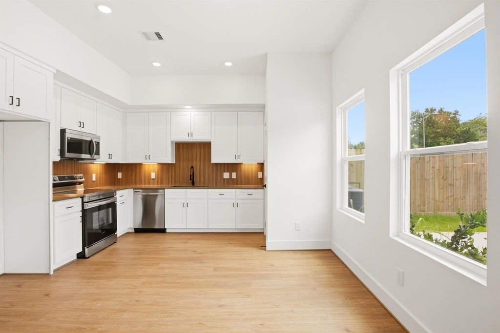 7841 Sunnyhill Street - Photo 3