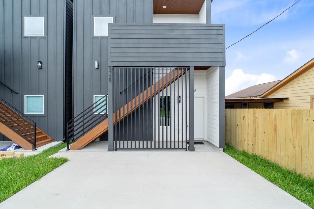 9725 Kerr Street - Photo 1