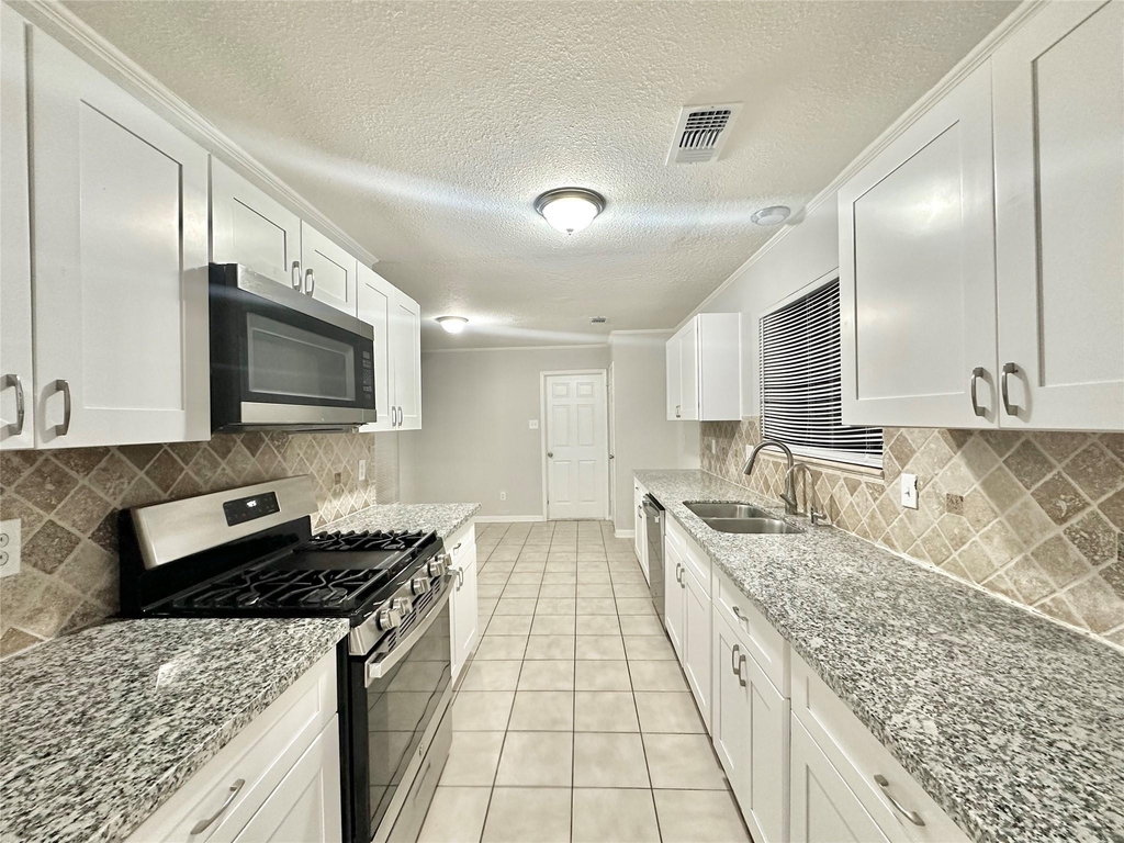 7011 Brockington Drive - Photo 8