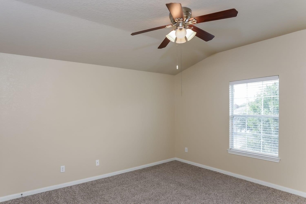 8410 Western Way - Photo 10