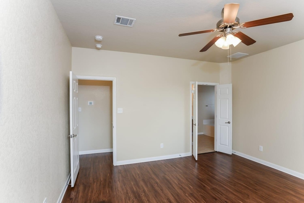 8410 Western Way - Photo 7