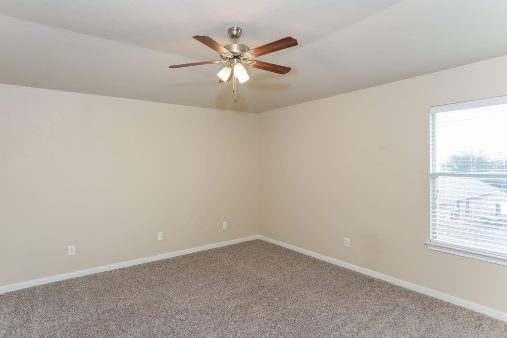8410 Western Way - Photo 9