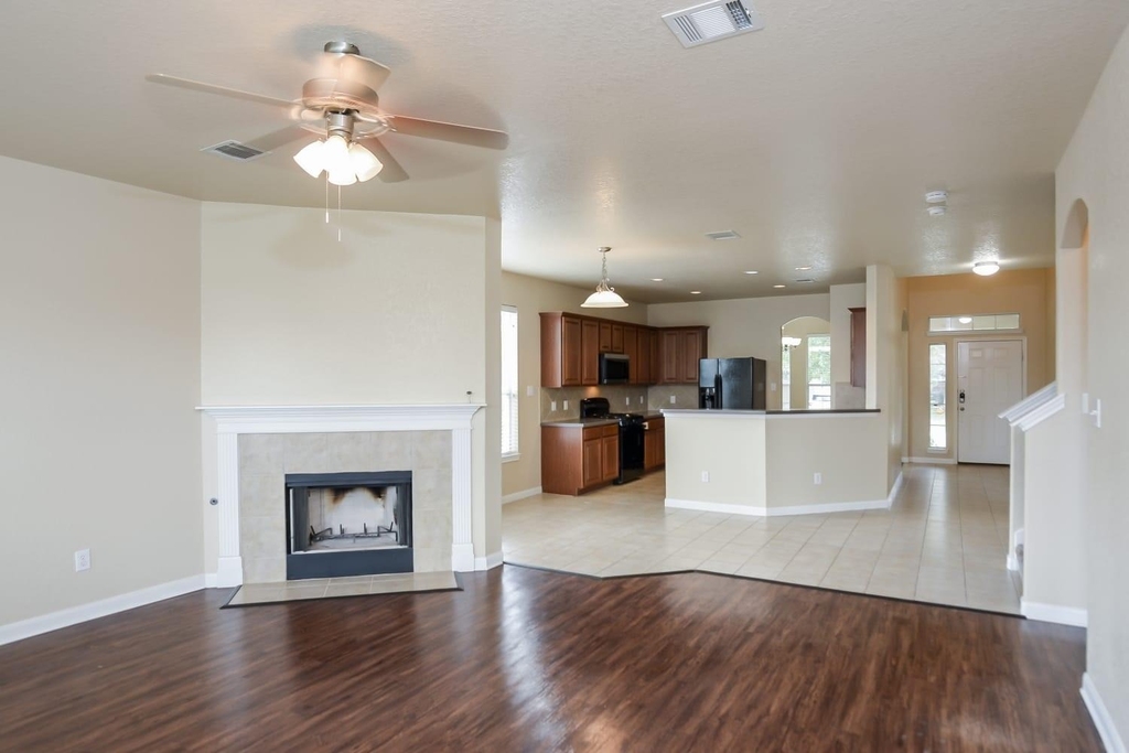 8410 Western Way - Photo 2