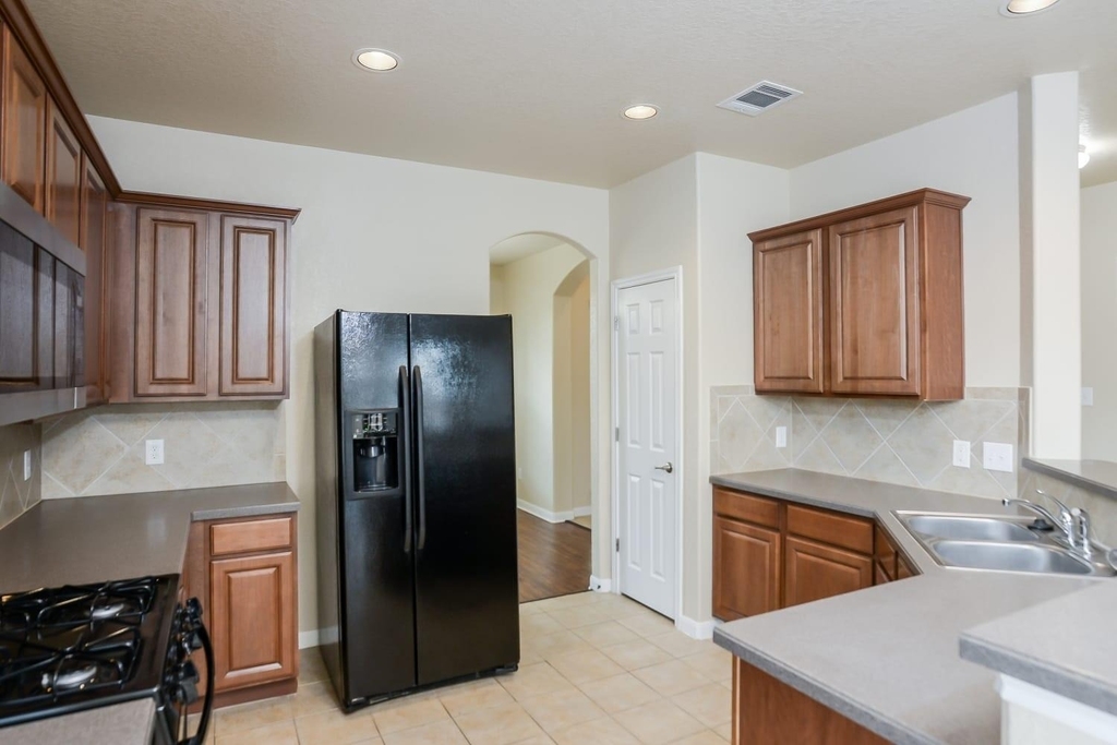 8410 Western Way - Photo 3