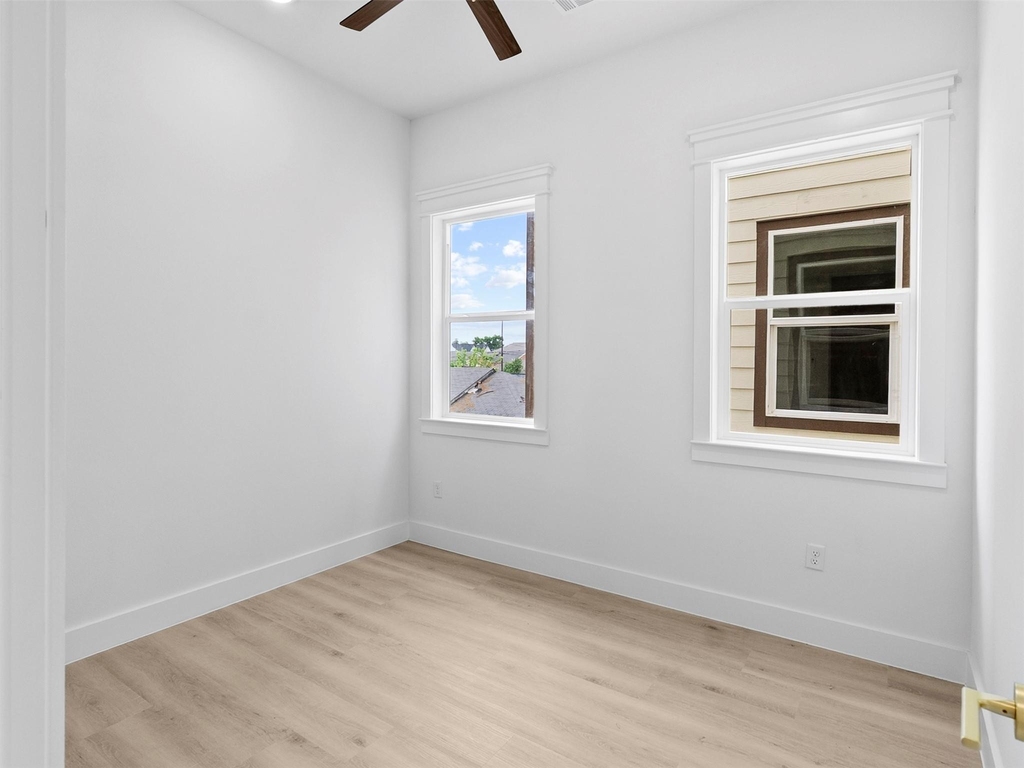 821 821 N Loop Center S - Photo 9
