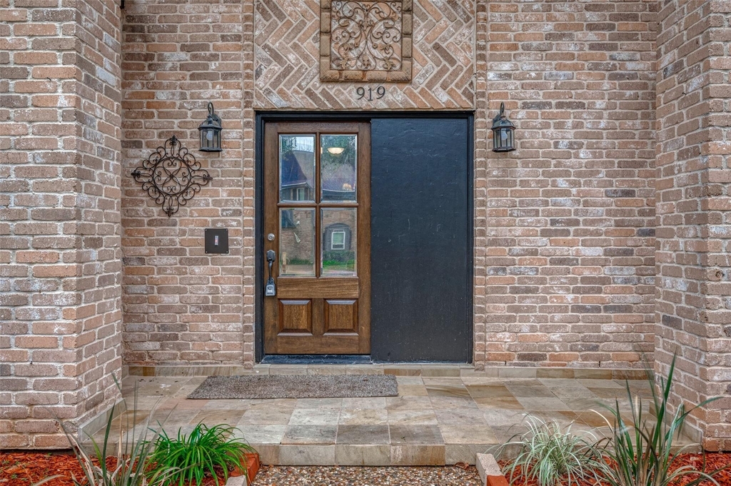 919 Mockingbird Way - Photo 1