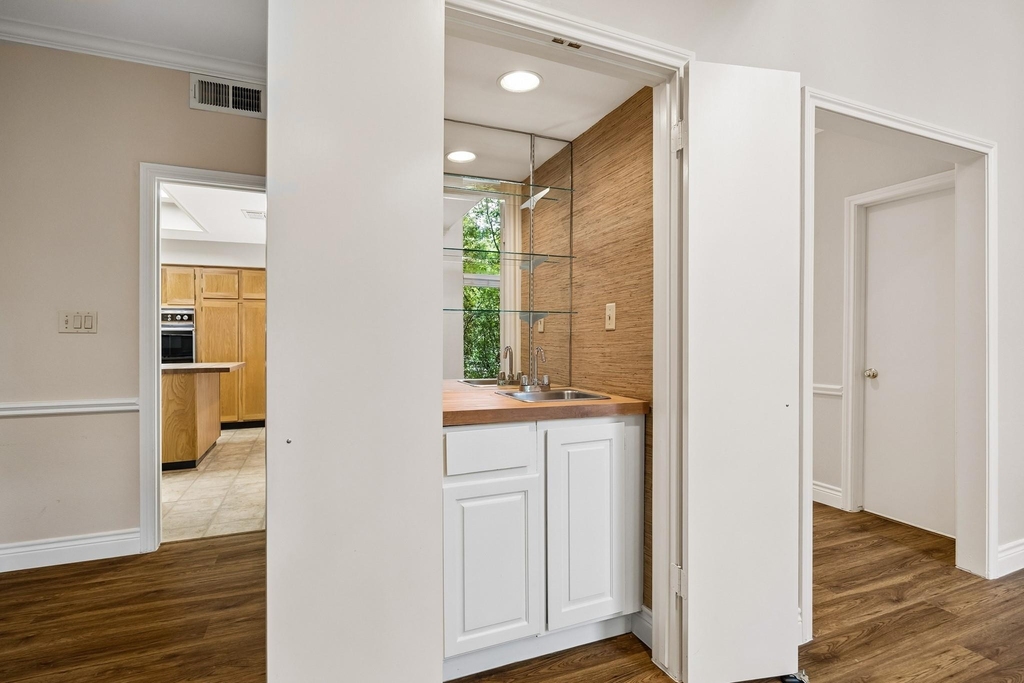 250 Sugarberry Circle - Photo 9