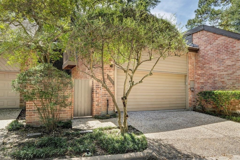 250 Sugarberry Circle - Photo 0