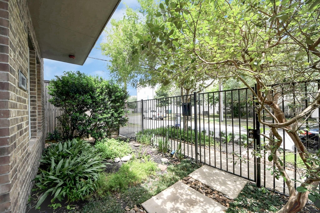 1807 W Webster Street - Photo 40