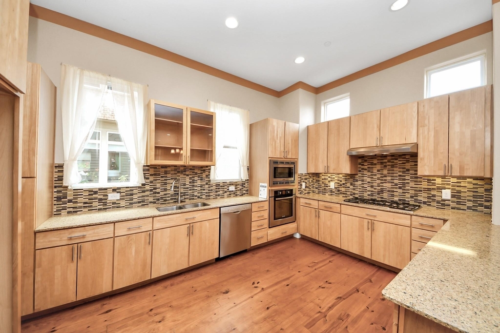 1807 W Webster Street - Photo 0