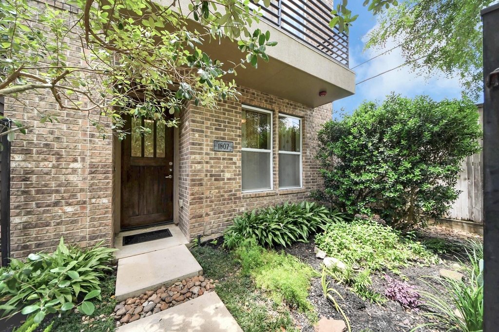 1807 W Webster Street - Photo 32