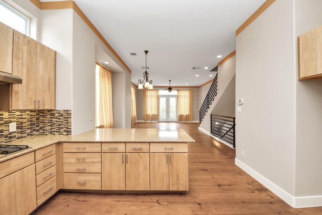 1807 W Webster Street - Photo 3
