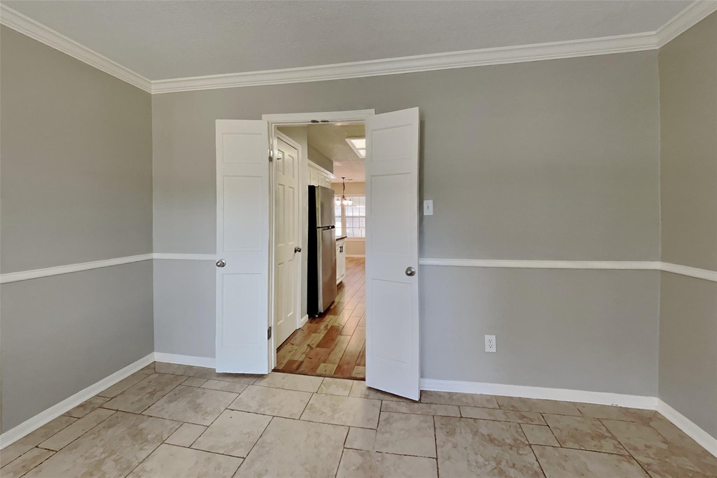 8427 Burwood Park Drive - Photo 7