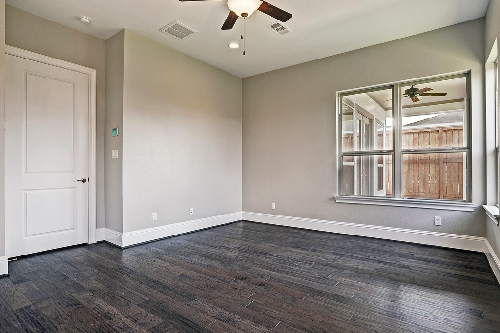 4859 Benning Dr - Photo 16