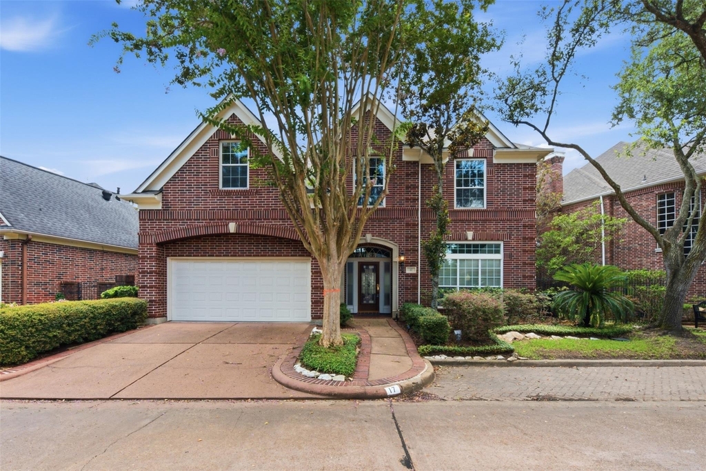 17 Ambleside Crescent Drive - Photo 0