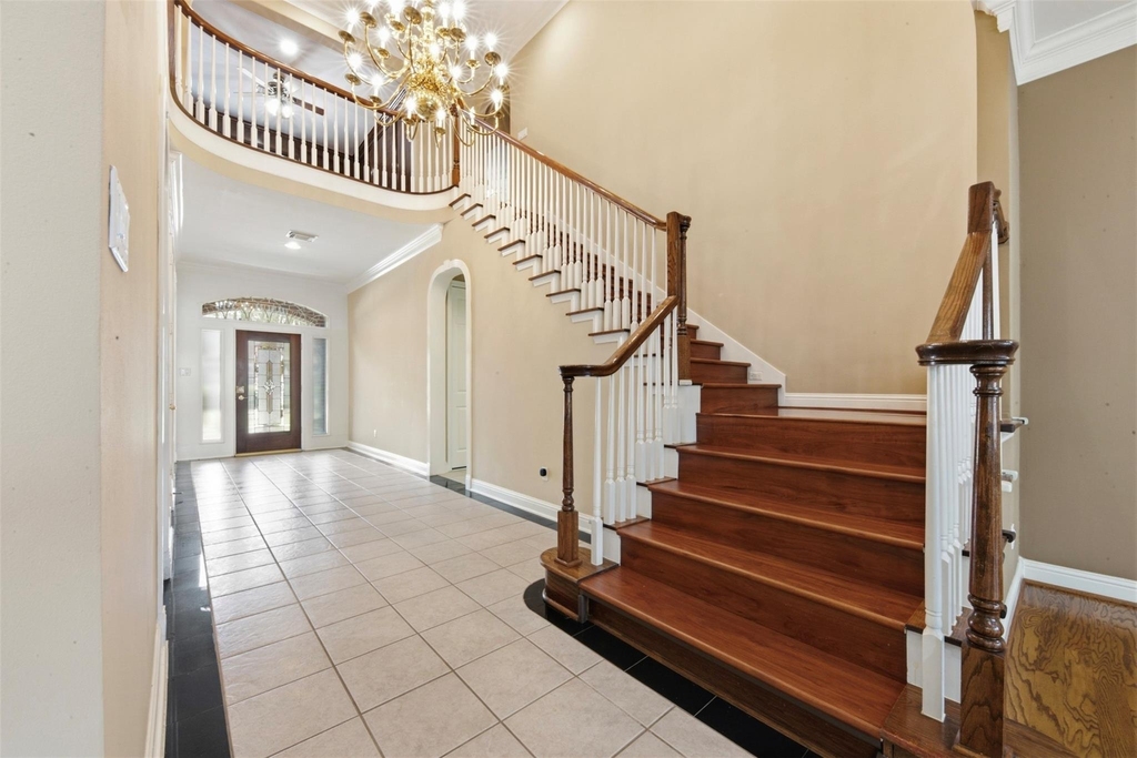 17 Ambleside Crescent Drive - Photo 2