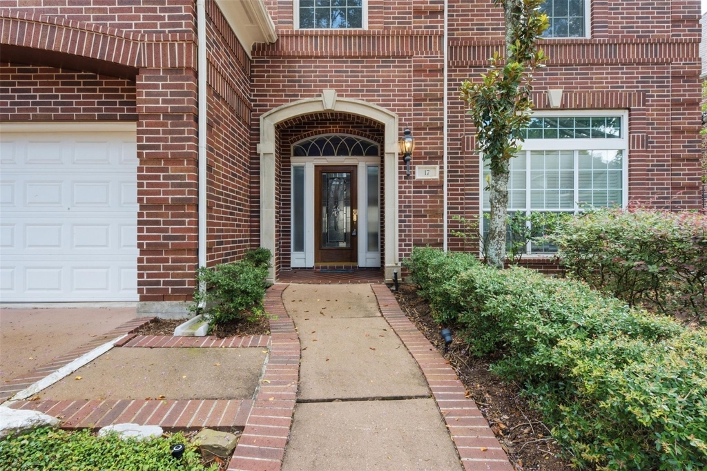 17 Ambleside Crescent Drive - Photo 1