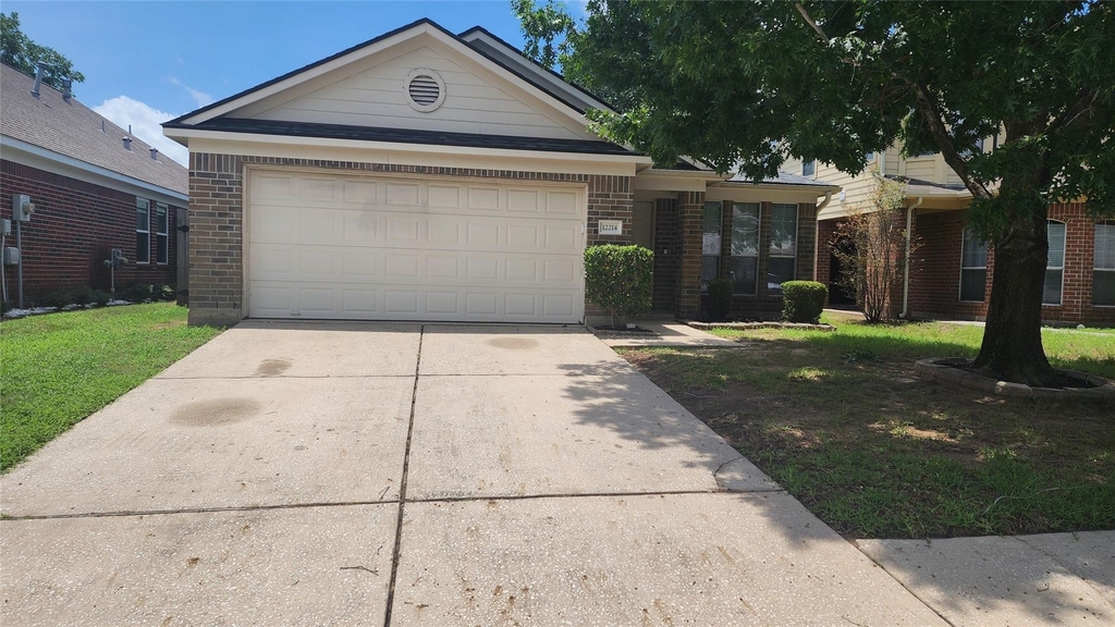 12214 Carriage Oak Circle - Photo 1